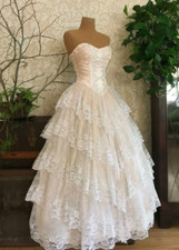 Off-shoulder Lace Bridal Gown with Lotus Leaf Hem/Full-Length Floral Applique