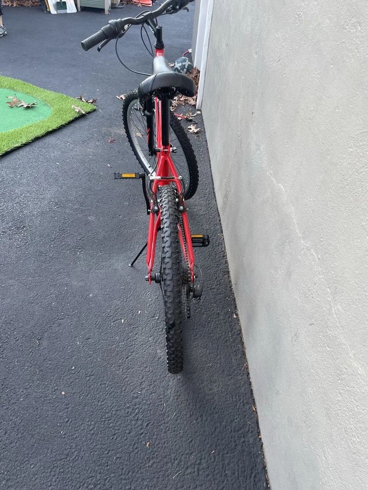 Bicicleta de montaña Huffy Highland 21’ roja. Efectivo solo en la recogida Foto 2 de 4