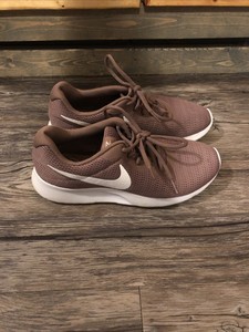 nike tanjun mauve