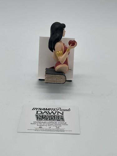 Vampirella bust Dynamite Presents Dawn The Brewing Factory limited 562 of 705 - Picture 10 of 11