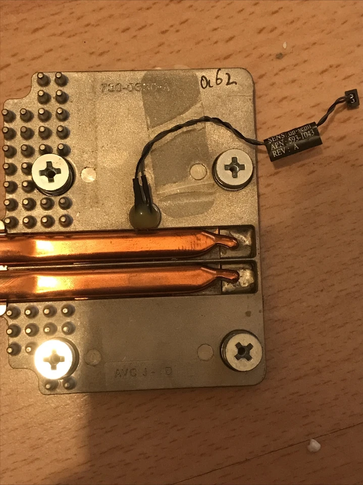 Apple iMac A1312 27” 2011 GPU Cooling Heatsink + Temperature Sensor 593-1043 - Image 4 of 4