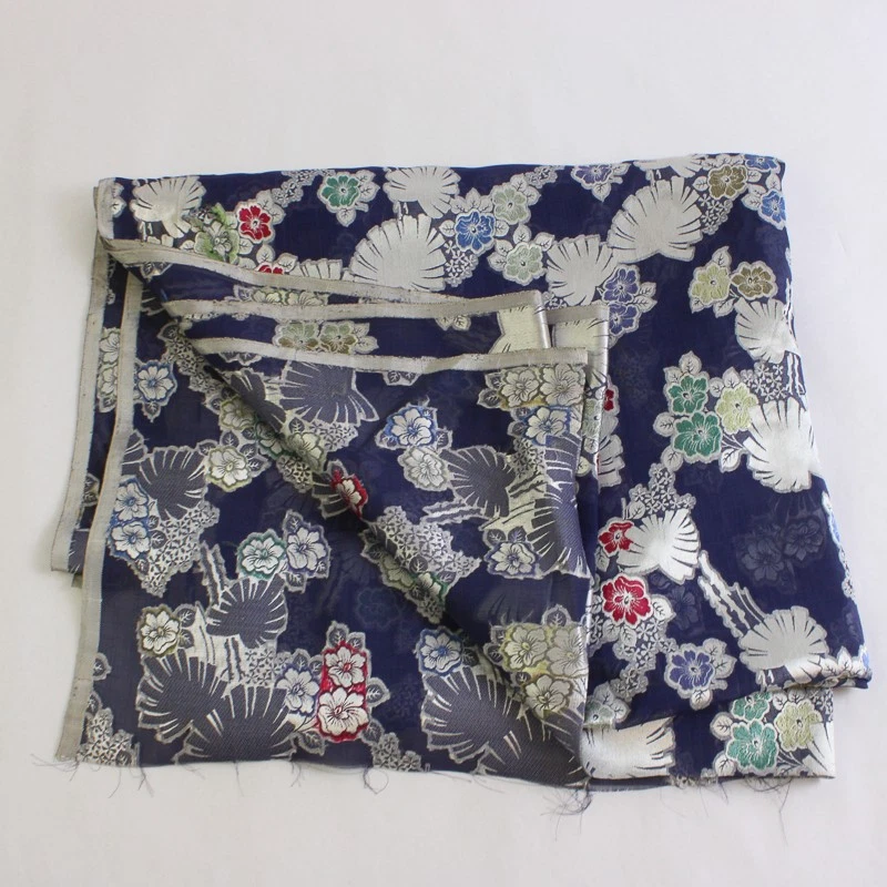 Tela brocado de seda azul oscuro y plateado diseño floral tropical 29" x 2 7/8 yardas Foto 2 de 4