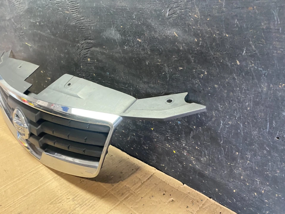 Grelha dianteira superior cromada Nissan Maxima 2007 a 2008 fabricante de equipamento original T3934 DG - Imagem 2 de 4