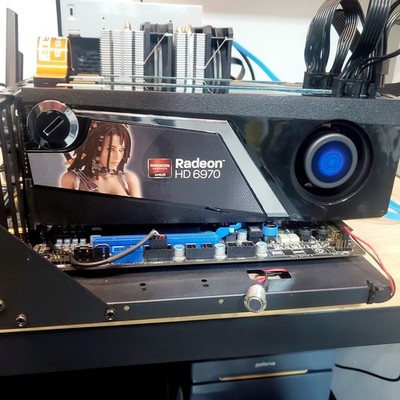Two Crossfire AMD Radeon Sapphire Hd 6970 2 Gb Cards