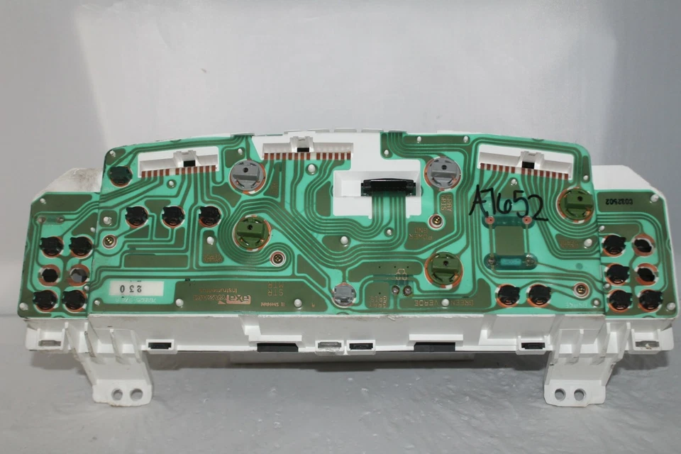 Cuadro de instrumentos velocímetro medidor de panel 01 02 Mazda 626 119.042 millas Foto 4 de 4