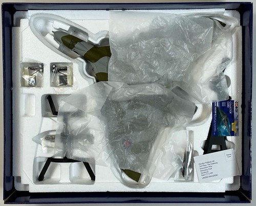 Corgi AA27203 Avro Vulcan B.Mk 2 'Operation Black Buck' 1/72 Scale Model - Picture 4 of 5