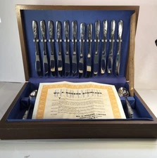 VTG Wm A Rogers Stainless Oneida 73 Pc Flatware Set Silverware In Wooden Box
