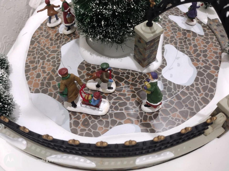 Dept 56 #5247-7 “All Around The Park” Village Set - 1994 Tested/Working - Image 3 of 4