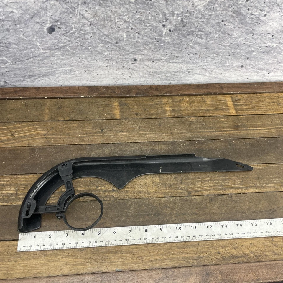 Cubierta protectora de cadena de bicicleta Mongoose Strike negro azul plástico OEM repuesto Foto 3 de 4