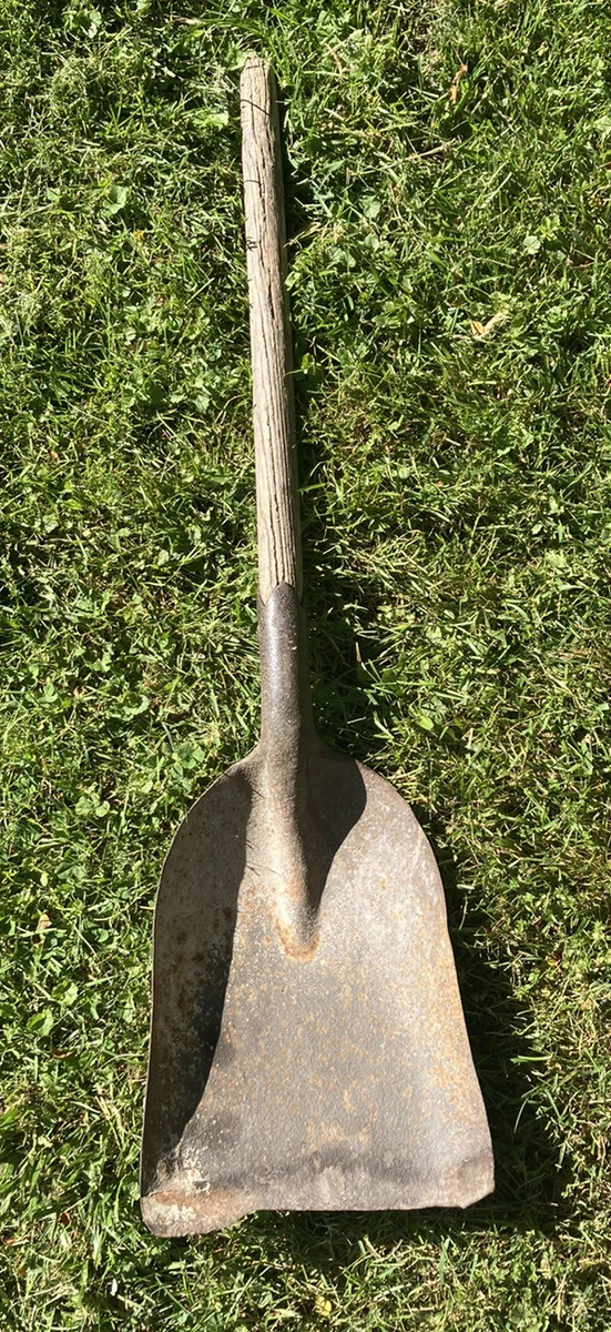 Vintage Garden Tools Farm Shovel Primitive Wood Handle Old Rusty Shovel 36