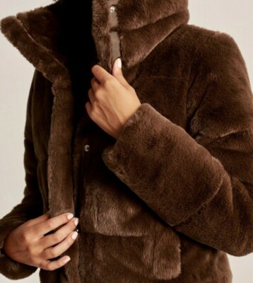 Abercrombie & Fitch ファー付きブラウンジャンパー $140 Abercrombie & Fitch Brown Hooded Faux Fur Jacket SIZE S