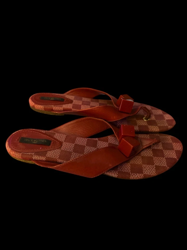 Sandalias Louis Vuitton Borgoña Foto 3 de 4