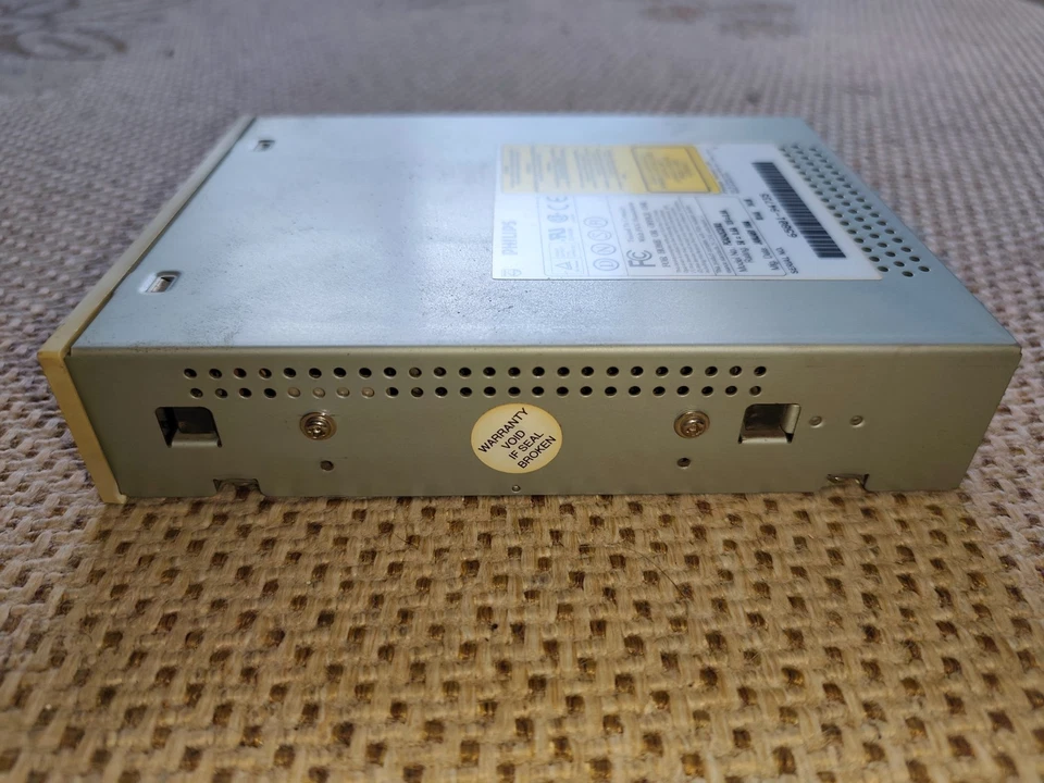 Philips PC24 24x IDE CD-ROM Drive (PCA242CD/M2) - Vintage - January 1998 - Image 2 of 4