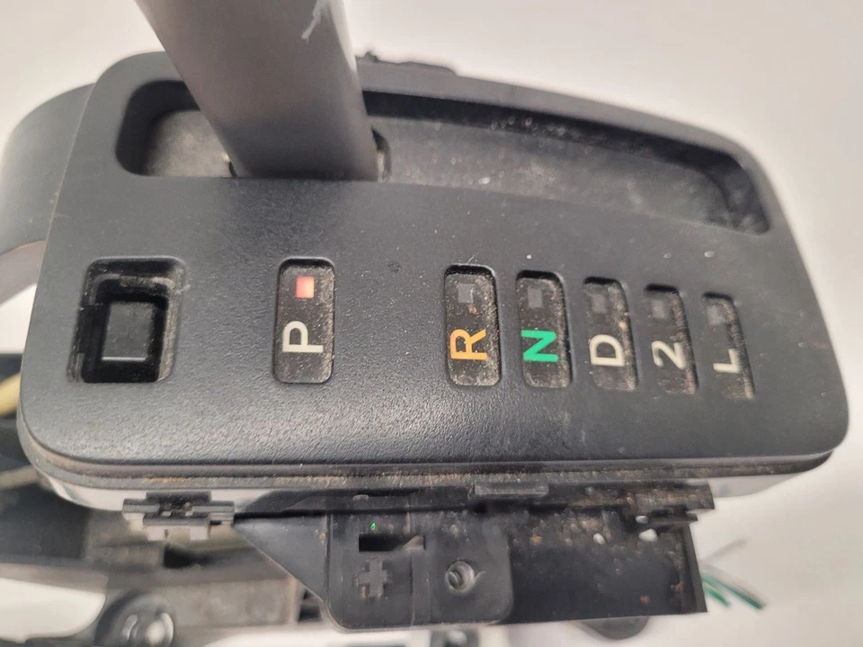 2003 TOYOTA COROLLA  AT Automatic Transmission Shift Shifter Gear Assembly  - Image 3 of 4