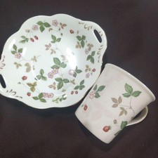 WEDGWOOD Wild Strawberry Pink Mug and Windsor Tray