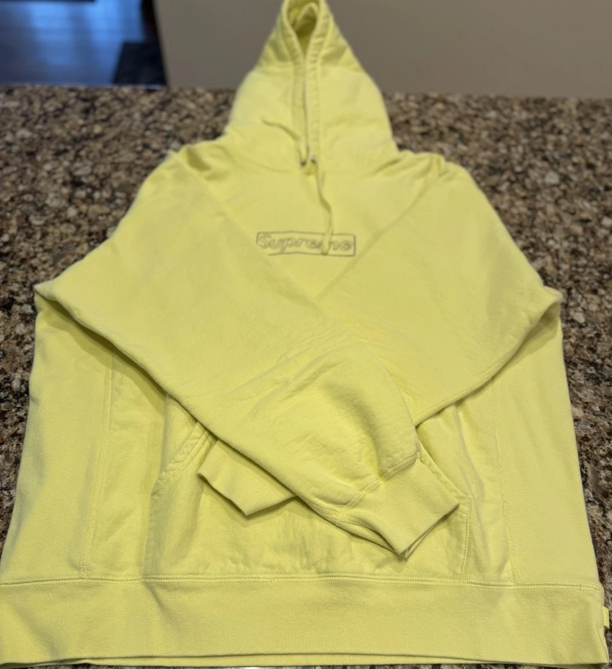 Sweat à capuche jaune Supreme Kaws Chalk Box logo taille XL authentique SS21