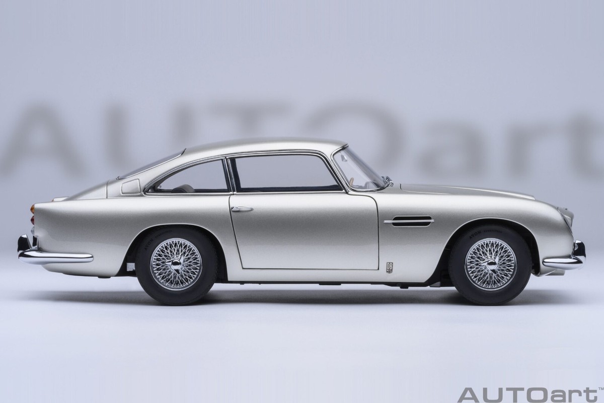 ASTON MARTIN DB5 BIRCH SILVER 1:18 by AUTOart 70287 BRAND NEW IN