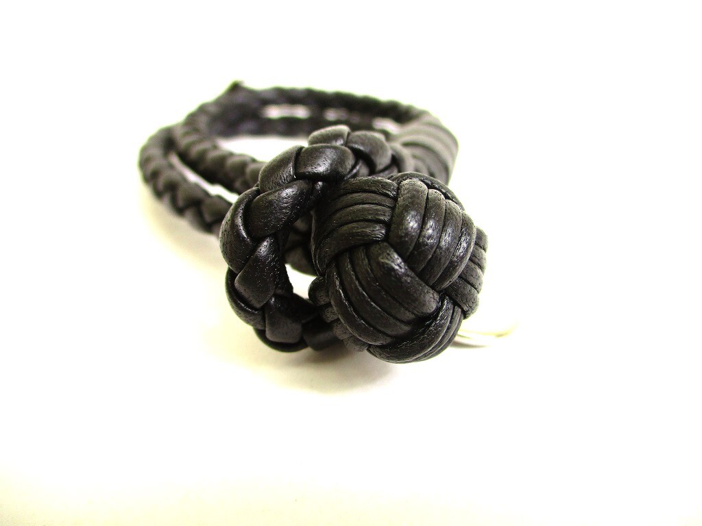 ブレスレット BOTTEGA VENETA bracelet in woven leather Auth BOTTEGA BENETA Intrecciato Black Leather Bangle