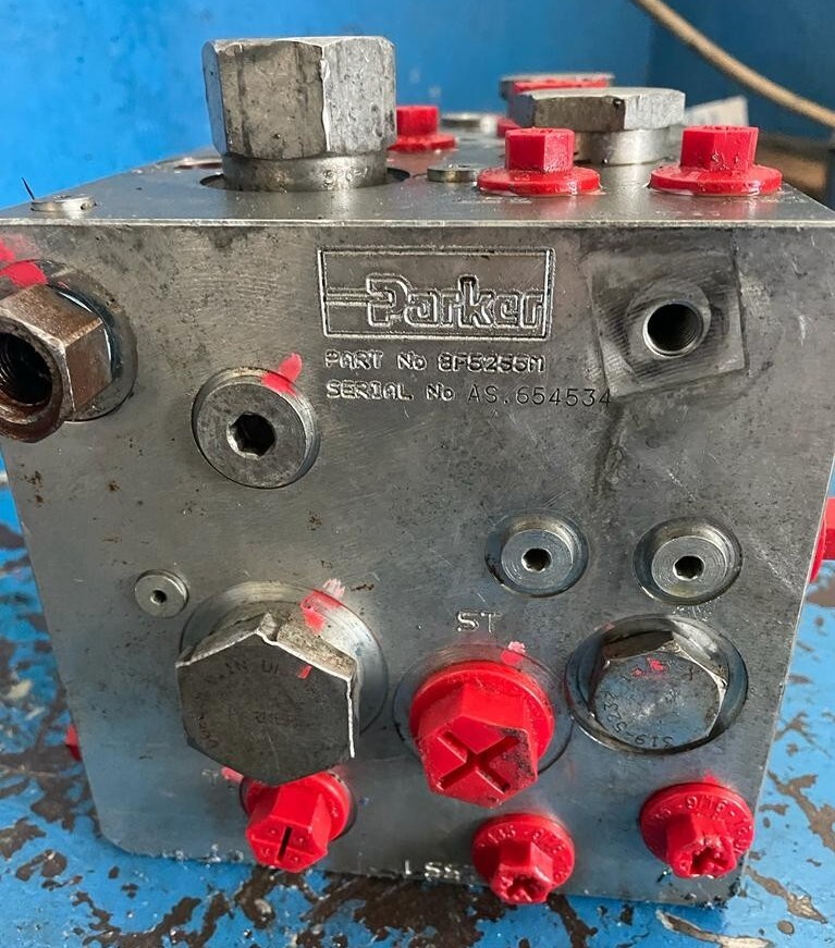 Parker 8F5255M Main Control Group Hydraulics - Cat Code 240-0678