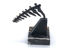 Tolle moderne Bronze Skulptur mit Menschen auf Marmorsockel. Sammlerstück edel