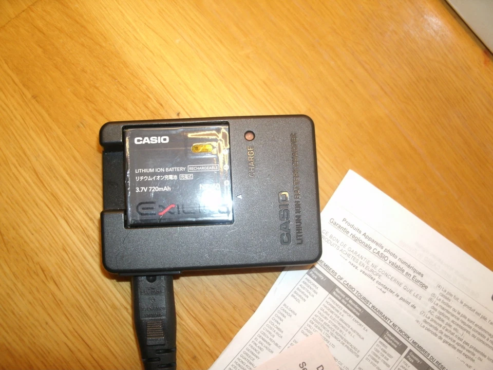 Casio Digital Camera Exilim EX-Z20 8.1MP Silver Tested working - Image 3 of 4