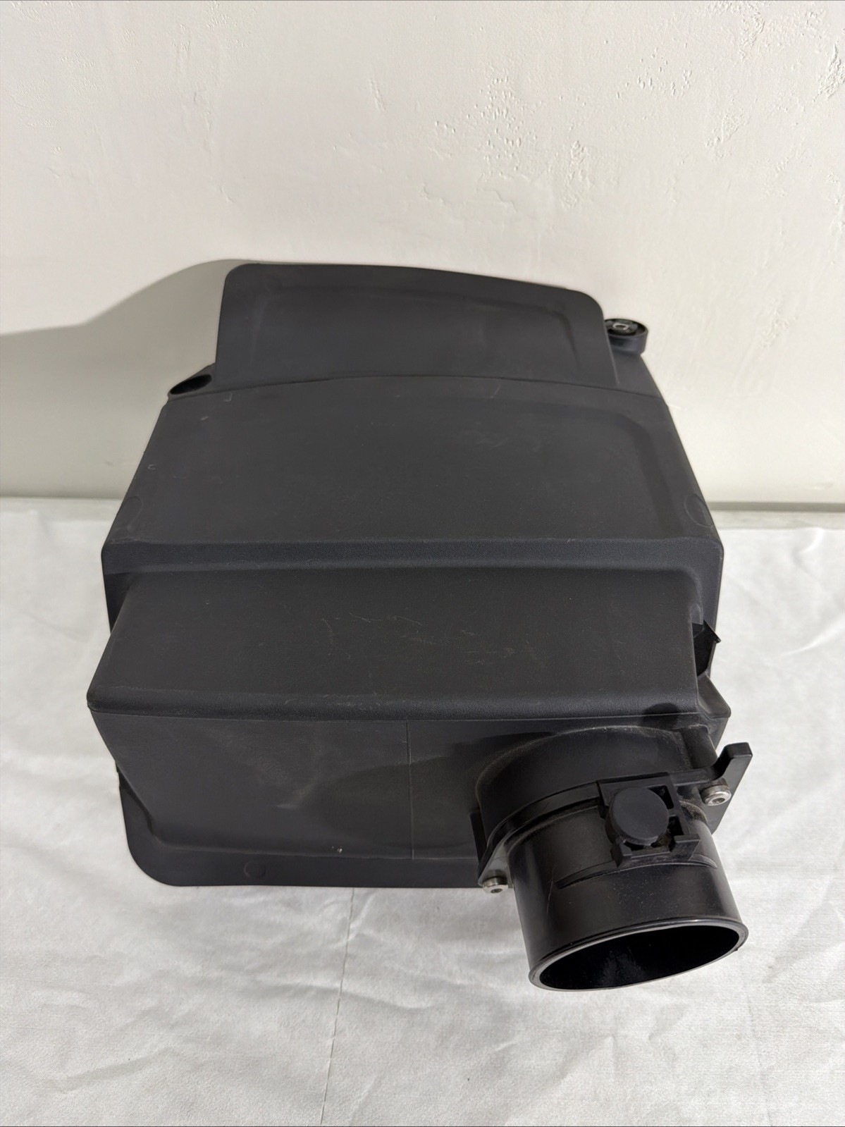 Aston Martin Vantage 2018-2023 Right Air box top P/N KY6352080AA