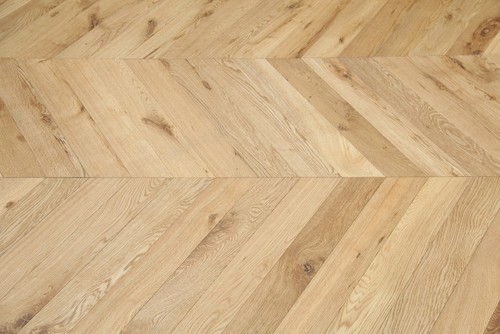 Chevron parquet sample Brushed&UV Oiled Oak Engineered Flooring 18mm SR1802 - Picture 2 of 9