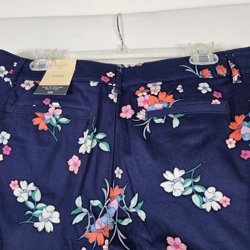 Nuevo con etiquetas Pantalones St Johns Bay Mujer Talla 14 Capris Recortados Azul Marino Floral Tiro Medio Nuevos - Imagen 5 de 13