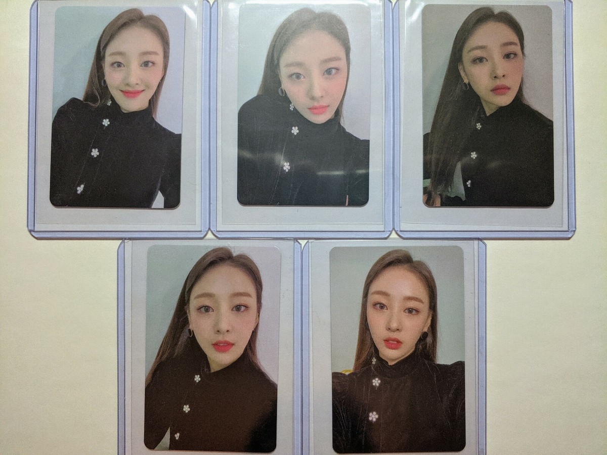 LOONA Premier Greeting Meet & Up Hyunjin & Yves Photocards - US