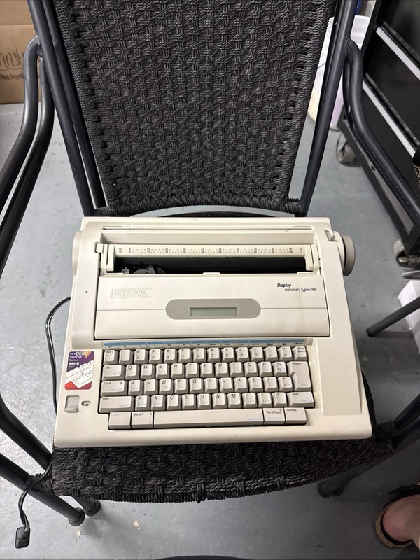 Smith Corona Display Dictionary Typewriter Electric w/ Correction Tested