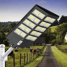 2000W Commercial LED Outdoor Dusk to Dawn Solar Street Light For Farmland Farms