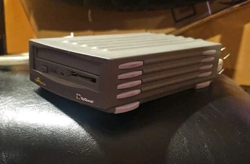 SyQuest External EZ Drive 135MB w/SCSI Ports