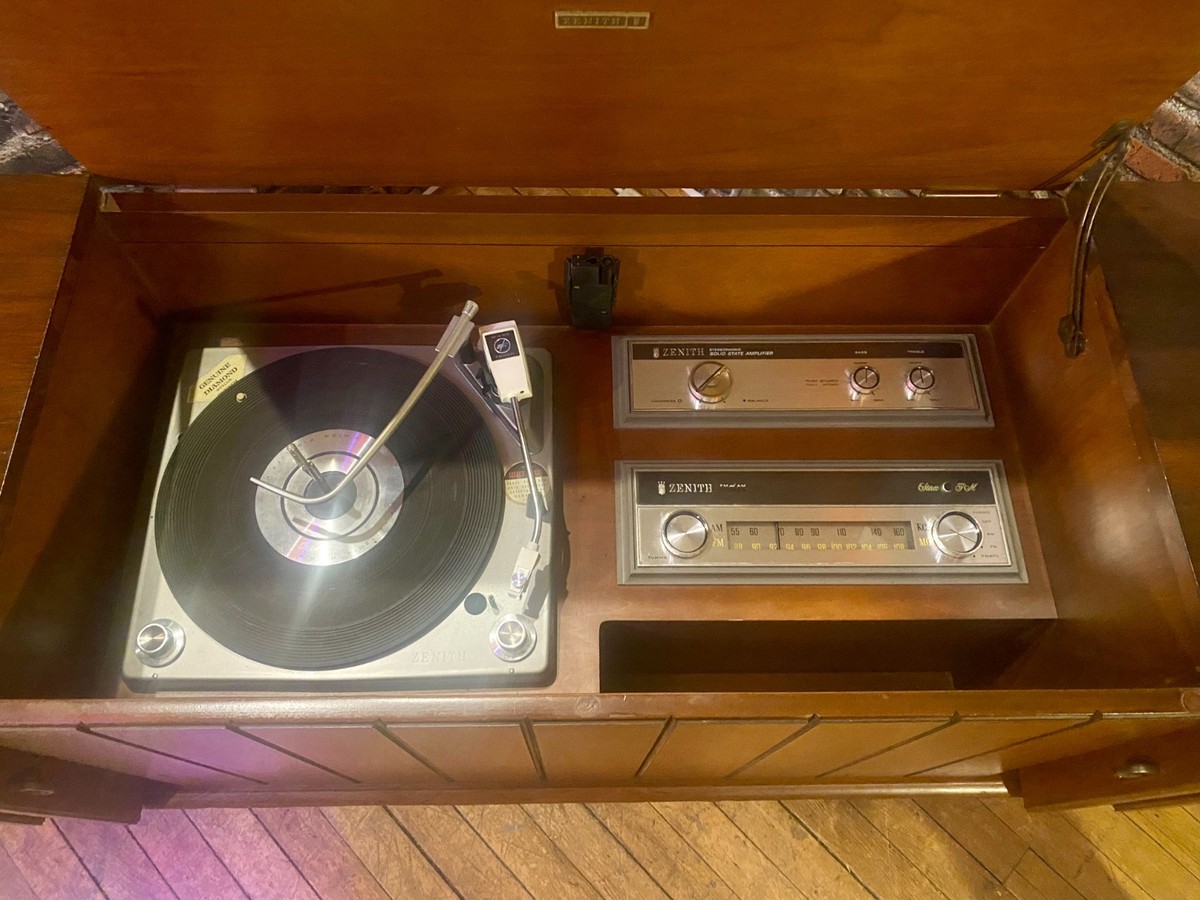 Mid Century Stereo Record Tube Console by Zenith 1965 - MN2604