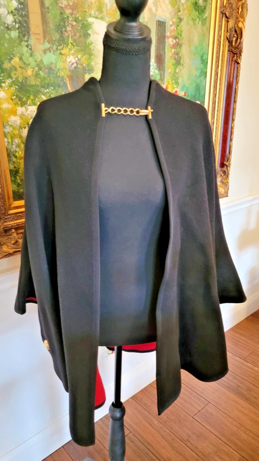Burberry Women's 158 x 132cm Black Red Wool Cashmere Chained Poncho Cape Jacket