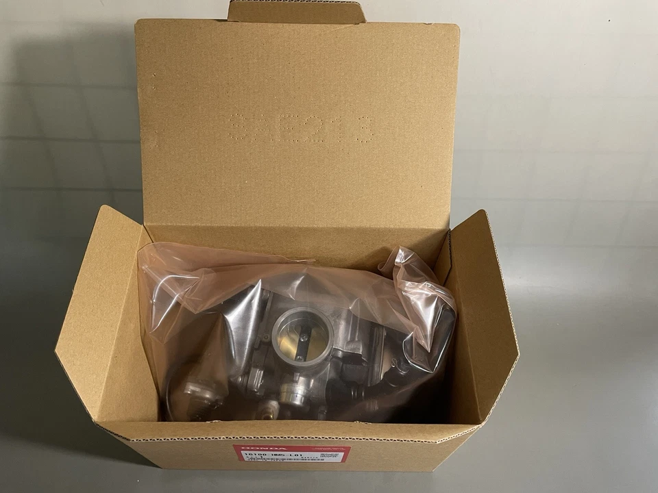 HONDA Genuine 16100-HM5-L01 Carburetor TRX300 FW Fourtrax 96 97 98 99 00 Foto 2 de 4