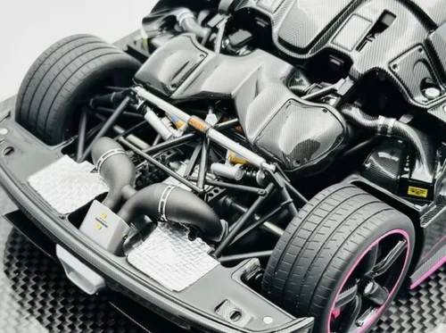 1/18 MCM Koenigsegg Agera One:1 Carbon/Pink Limited Edition 30pcs - Picture 7 of 7
