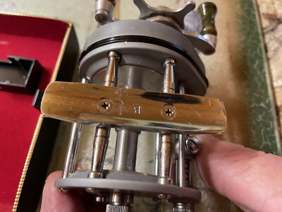 Pflueger Supreme 1576 Free Spool In Clam Shell Case W / Inst