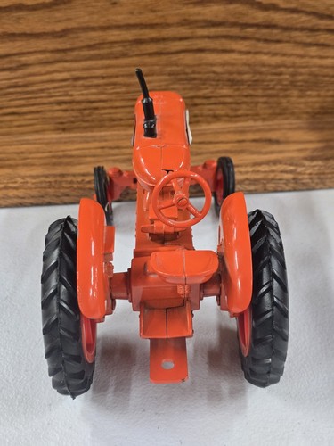 Réplica de tractor agrícola fundido a presión Ertl Allis Chalmers WD45 1/16 coleccionable - Imagen 3 de 8