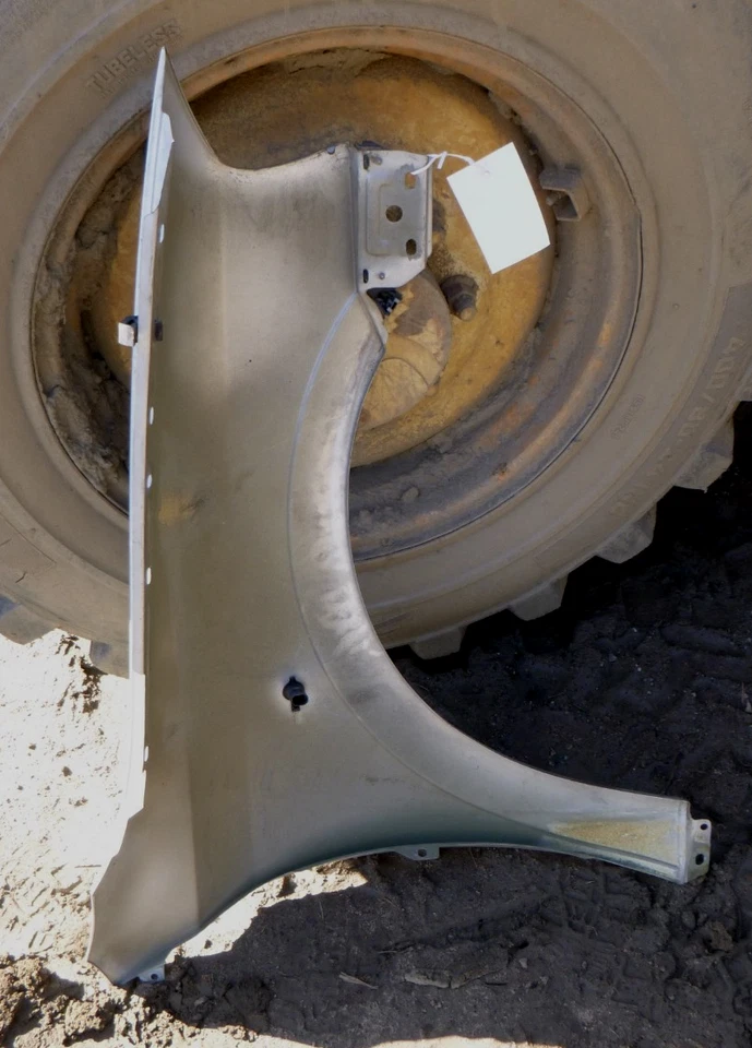 Holden Astra TS 98-05 Left Guard (silver) - image 3 of 3