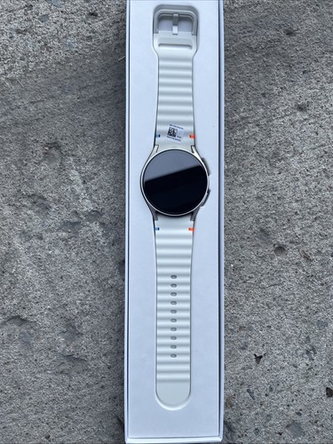 Reloj Samsung Galaxy 7 SM-L305 LTE 40 MM Plateado Caja Abierta - Imagen 4 de 5