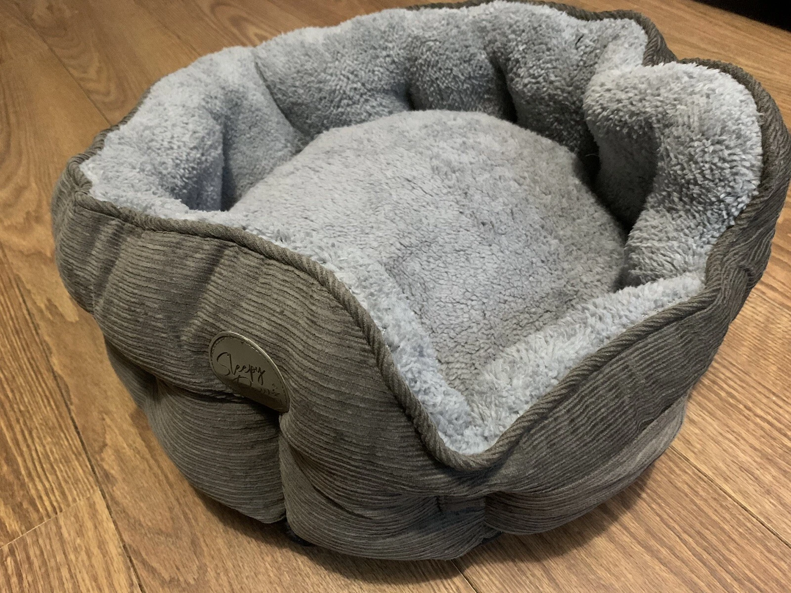 Ancol Sleepy Paws Oval Dog Bed Grey 60cm x 60cm, Size Medium, Pets 560795