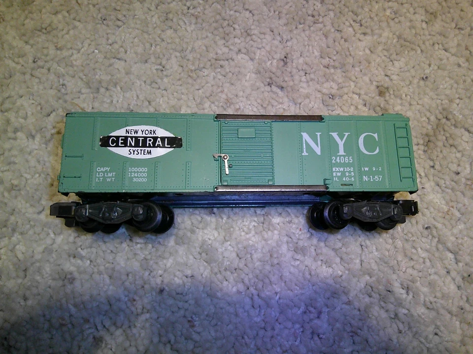 S GUAGE AMERICAN FLYER #24065 NYC BOXCAR - Image 3 of 4