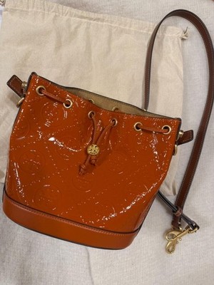 TORY BURCH T Monogramm Patent Leder Prägung Mini Bucket Umhängetasche orange