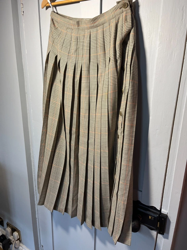 Vintage Classic Jaeger 100% Wool Grey Red and Beige Checked Pattern Skirt UK 14 - Image 2 of 4