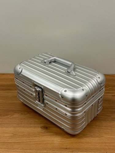 Rimowa Topas Beauty Case Vanity Kit - Alluminio (pre LVMH!) 25-4 come nuovo - Foto 3 di 12