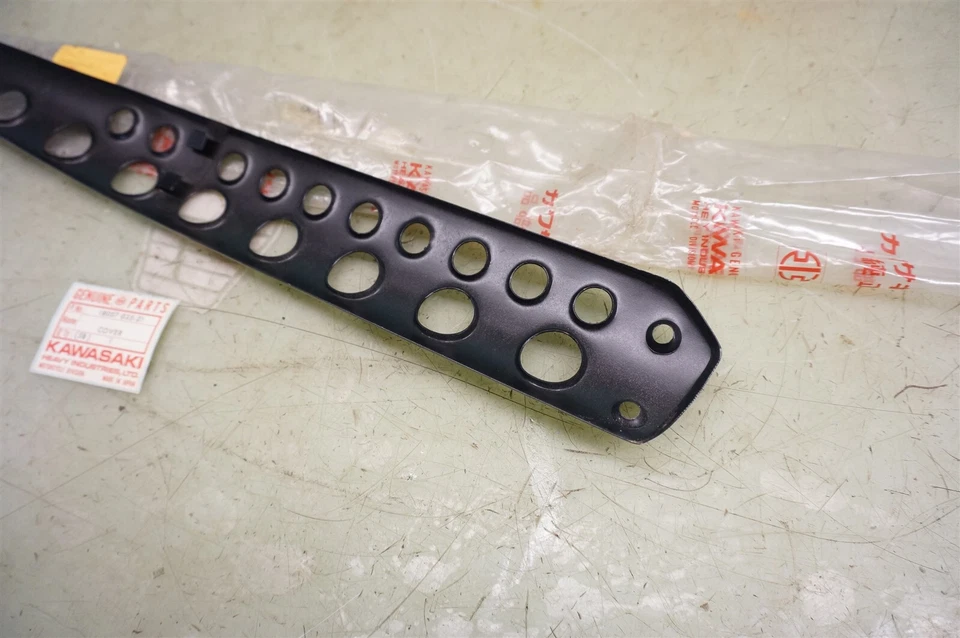 Cubierta de silenciador negra NOS Kawasaki 1969-1973 G3TR G3SS Bushmaster *2122 Foto 3 de 4