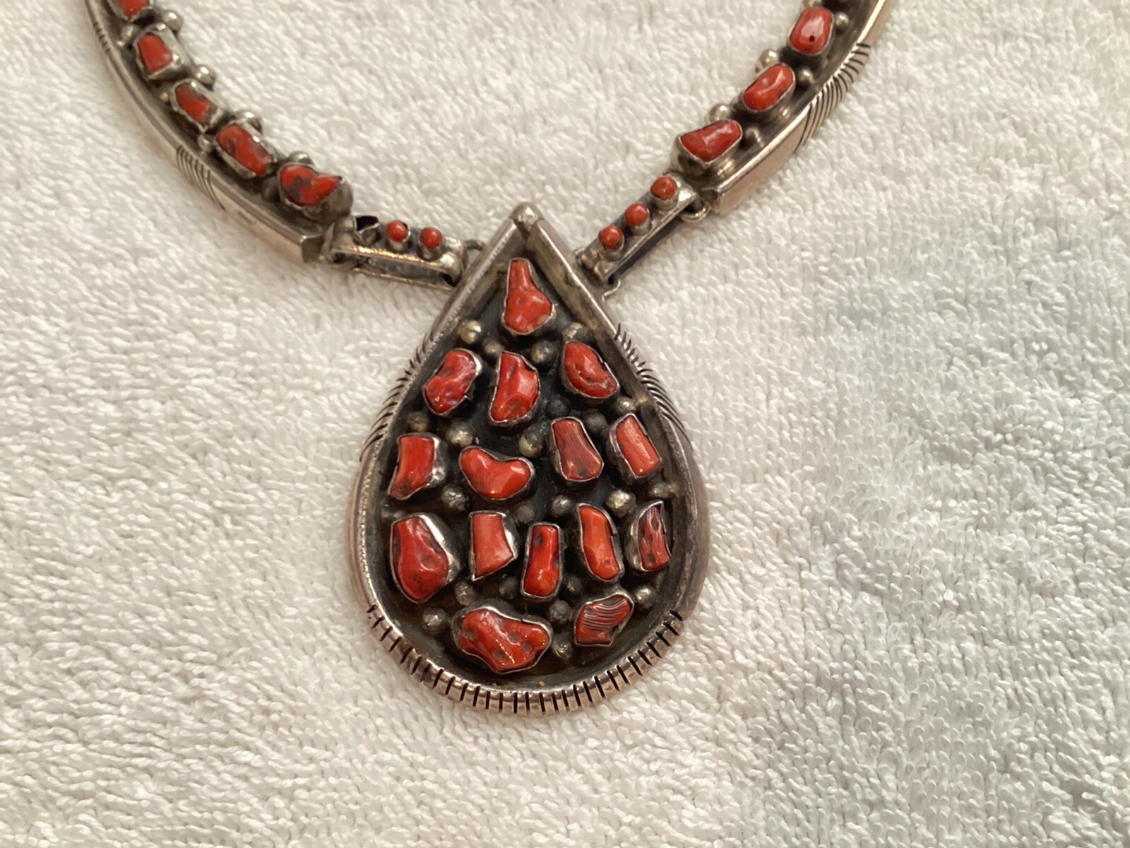 NAVAJO GERALDINE YAZZIE STERLING SILVER CORAL NECKLA… Gem