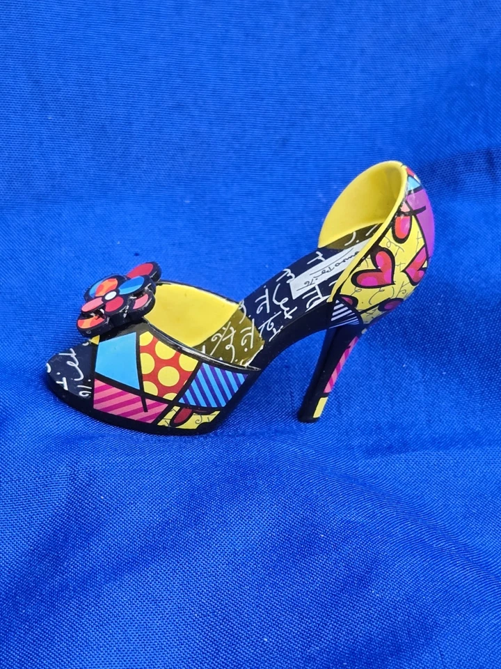 "Estatuilla de zapato miniatura vibrante Romero Britto: tacón alto colorido de 2""" Foto 3 de 4