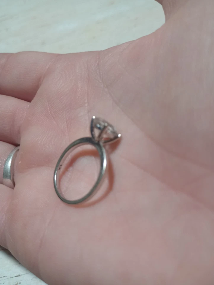 Juego de anillos nupciales ovalados de zafiro blanco creado en laboratorio de 3,3 quilates Tgw en 10K... Foto 4 de 4