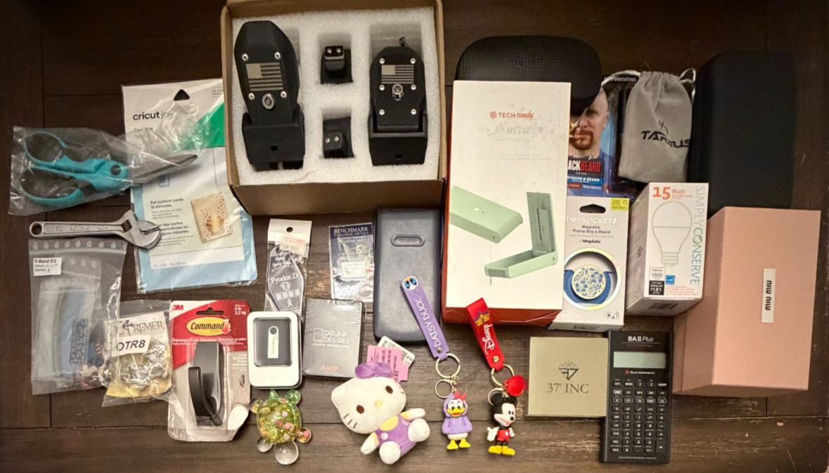 MIXED LOT ELECTRONICS - MIXED ACCESSORIES ETC - AS SHOWN  - SEE PICTURES